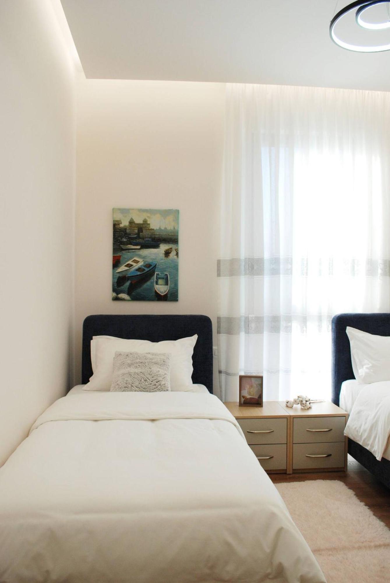 Lindi's 3/6 * Tirana